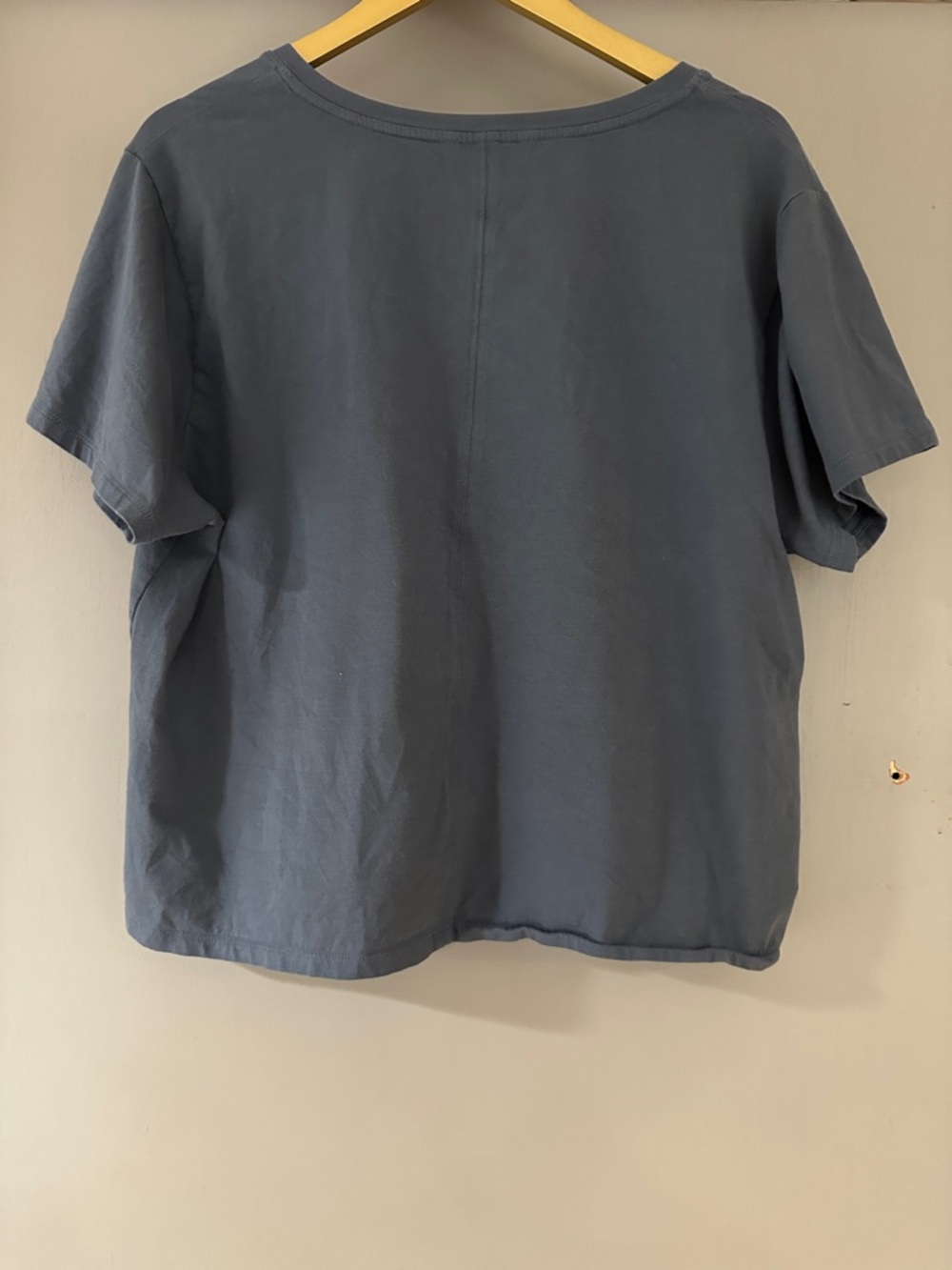 Athleta Charcoal Gray V-Neck Short Sleeve Tee Relaxed Fit - Picture 3 of 3